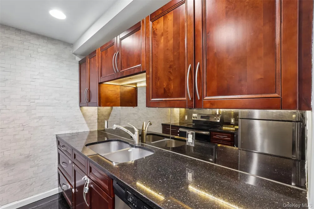 530 Hudson Avenue Cedarhurst, NY 11516