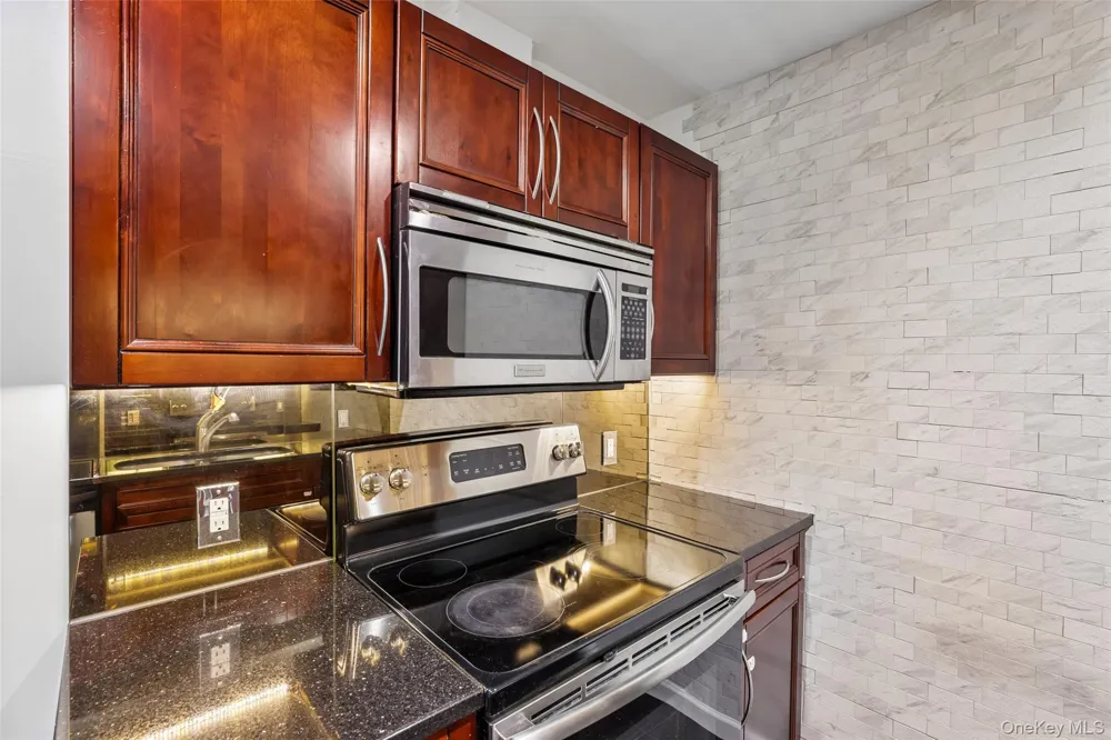 530 Hudson Avenue Cedarhurst, NY 11516