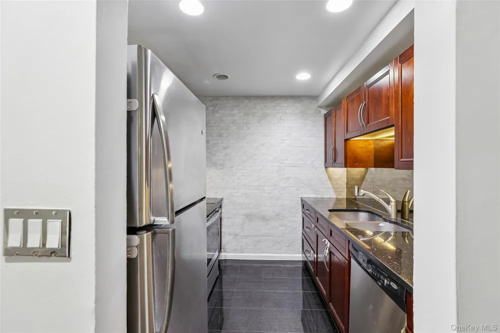 530 Hudson Avenue Cedarhurst, NY 11516