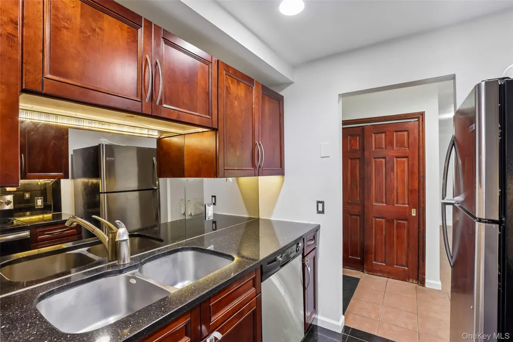 530 Hudson Avenue Cedarhurst, NY 11516