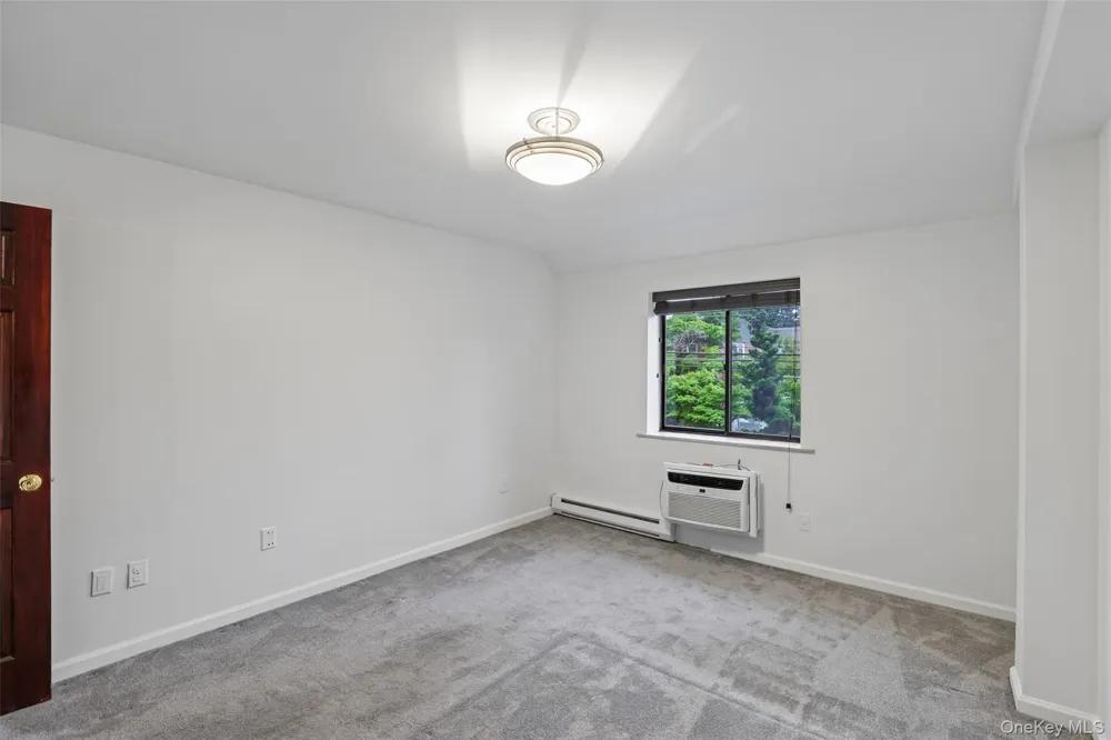530 Hudson Avenue Cedarhurst, NY 11516