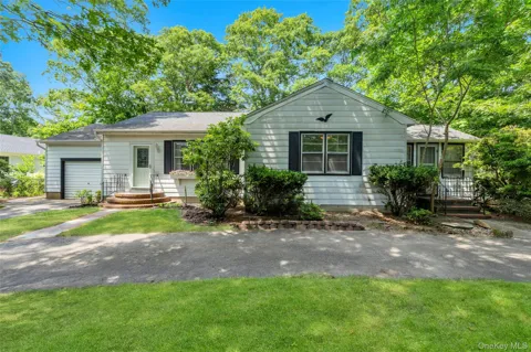 62 Squires Avenue