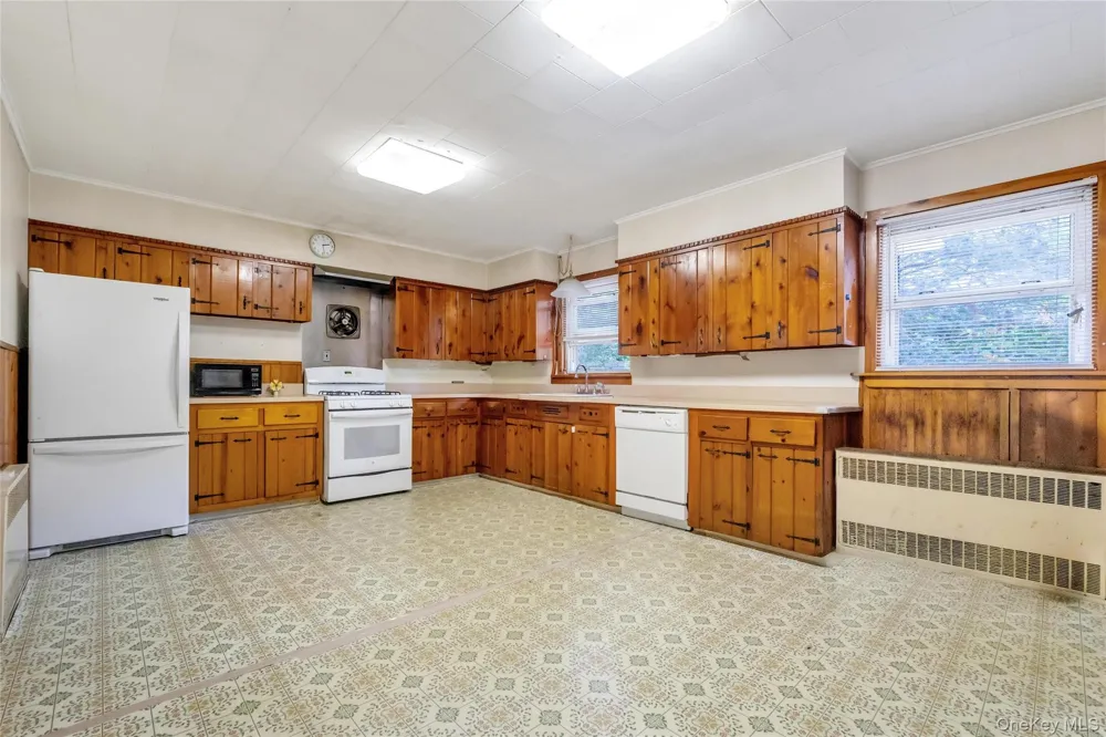 62 Squires Avenue East Quogue, NY 11942