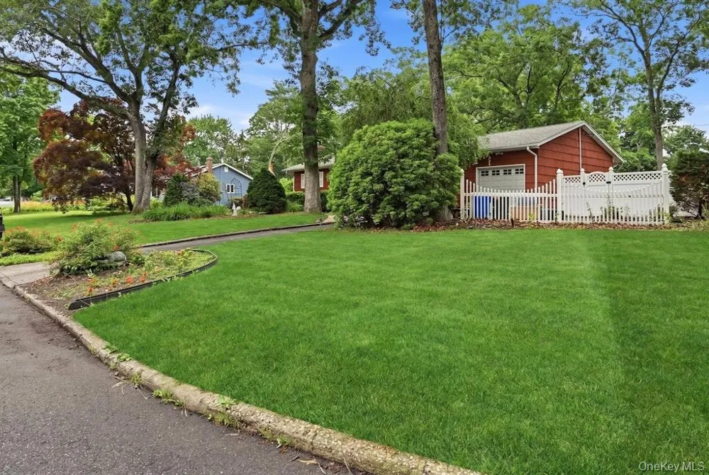 23 Flicker Drive Middle Island, NY 11953