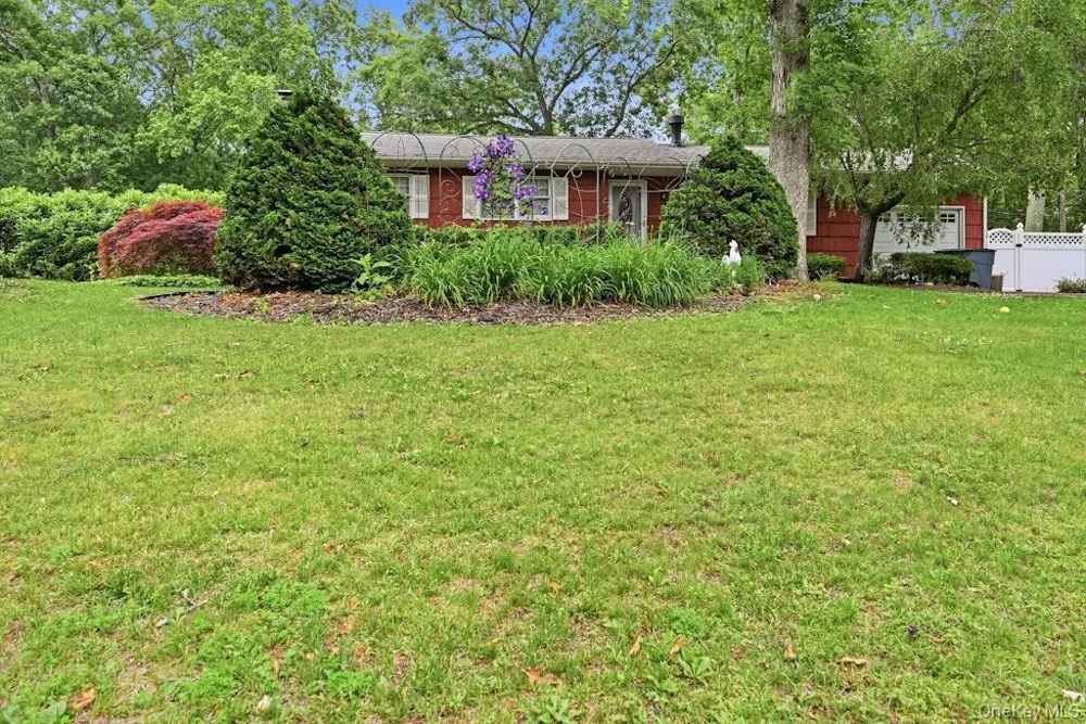 23 Flicker Drive Middle Island, NY 11953
