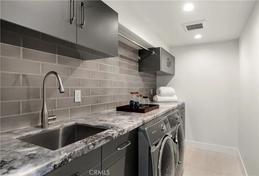 52 Portola Laguna Beach, CA 92651