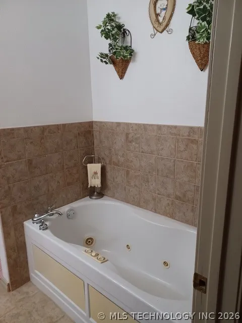 468145 648 ROAD Watts, OK 74964
