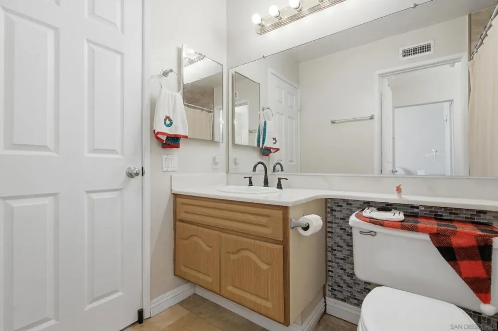 387 Deerfield Ave #77 Irvine, CA 92606
