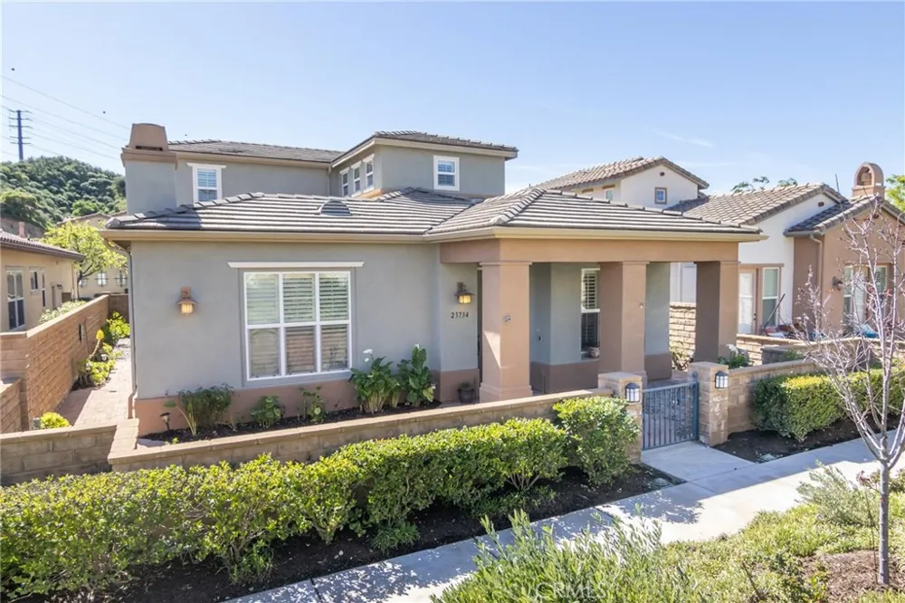 23734 Mahogany Court Valencia, CA 91354