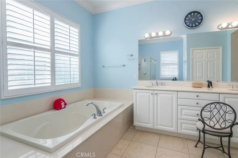 23734 Mahogany Court Valencia, CA 91354