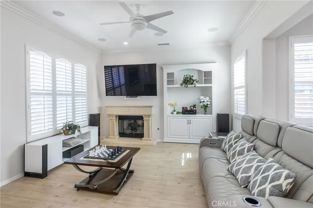23734 Mahogany Court Valencia, CA 91354