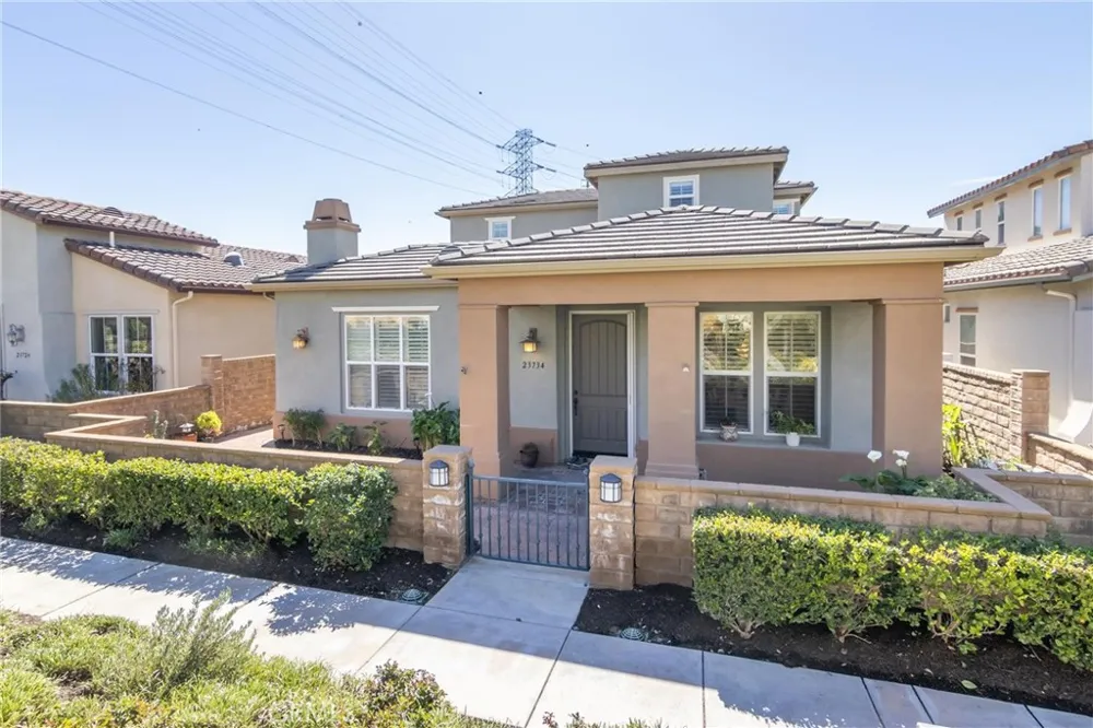 23734 Mahogany Court Valencia, CA 91354
