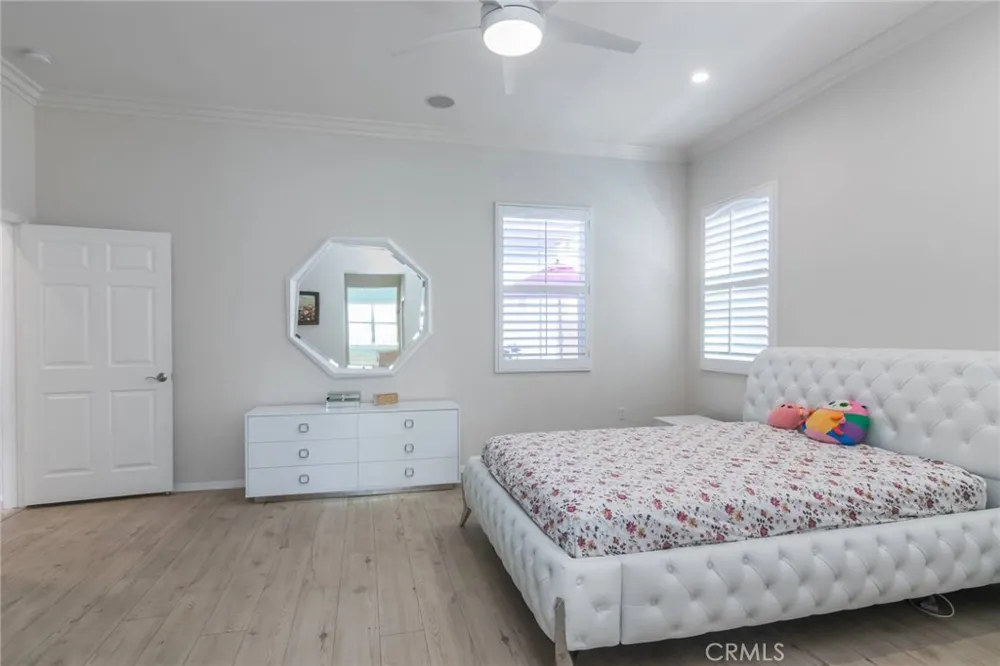 23734 Mahogany Court Valencia, CA 91354