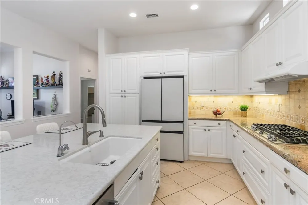 23734 Mahogany Court Valencia, CA 91354
