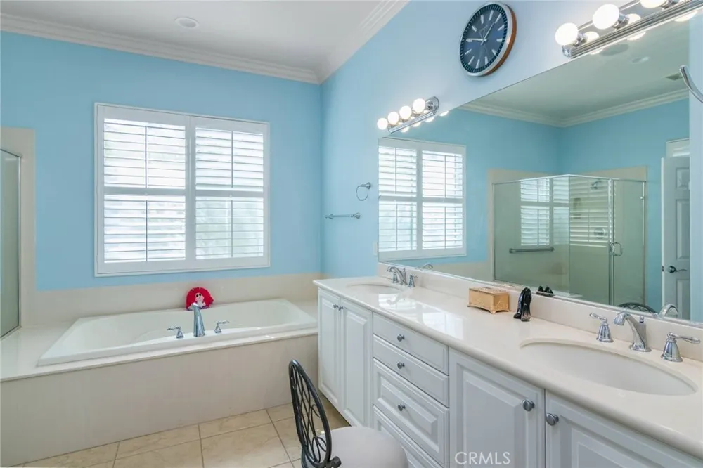 23734 Mahogany Court Valencia, CA 91354