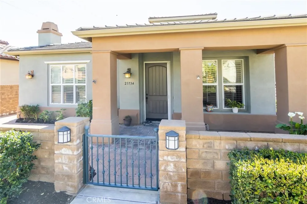 23734 Mahogany Court Valencia, CA 91354
