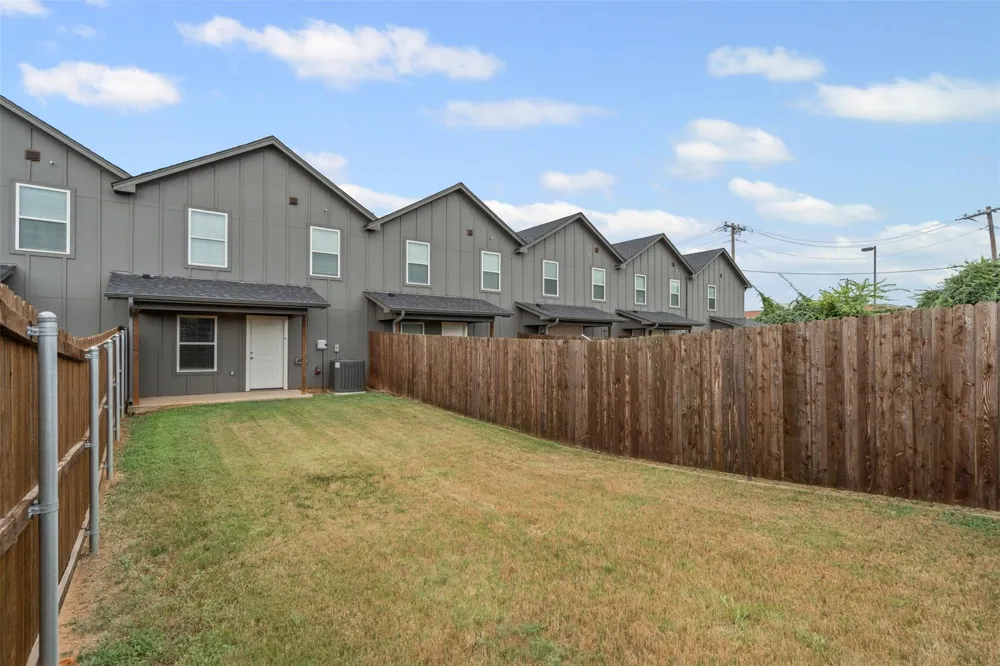 133 Abbey Park Court Granbury, TX 76049