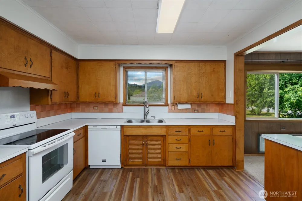 48242 Moen Road Concrete, WA 98237