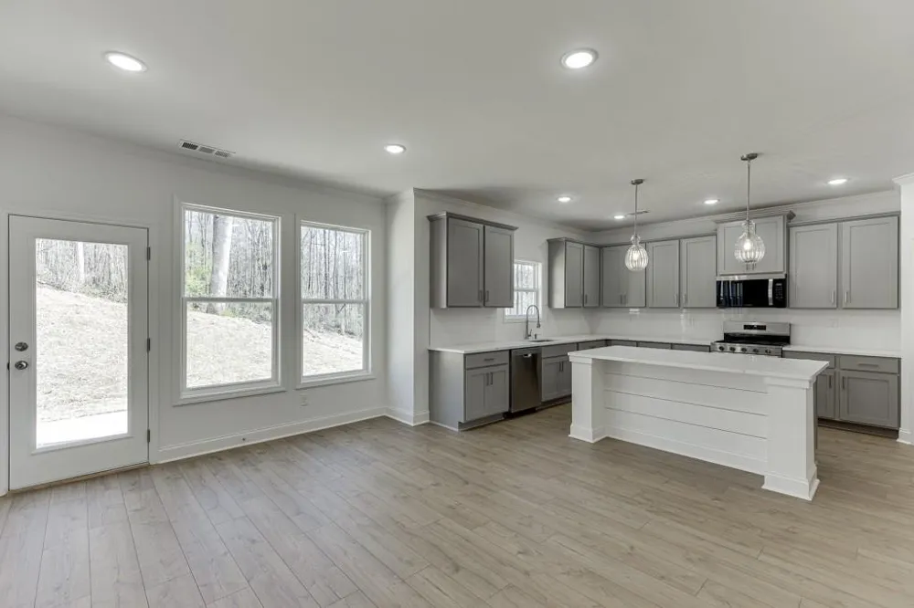 979 Lakeview Commerce, GA 30529