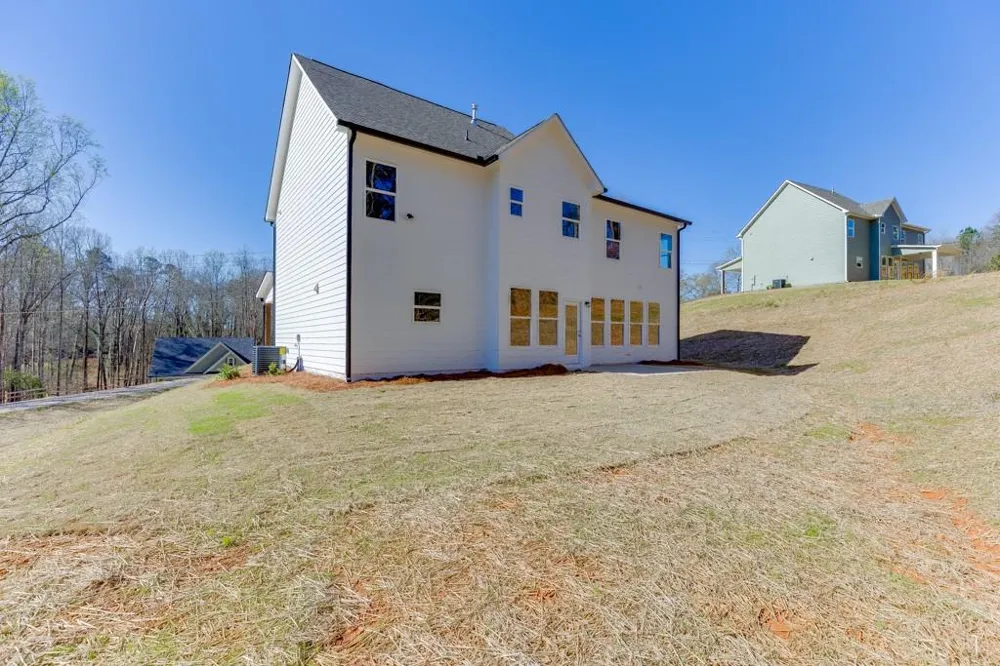 979 Lakeview Commerce, GA 30529
