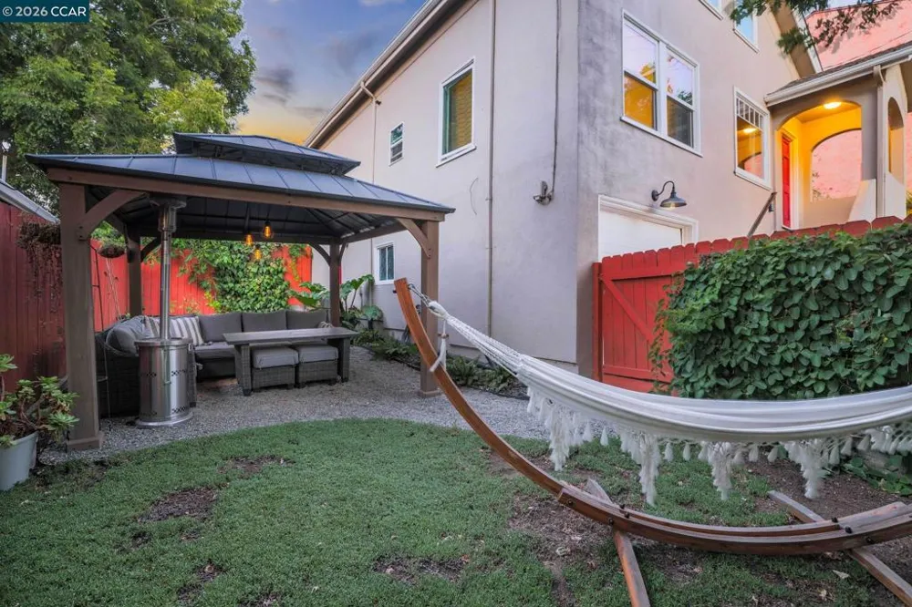 425 Bay St Crockett, CA 94525