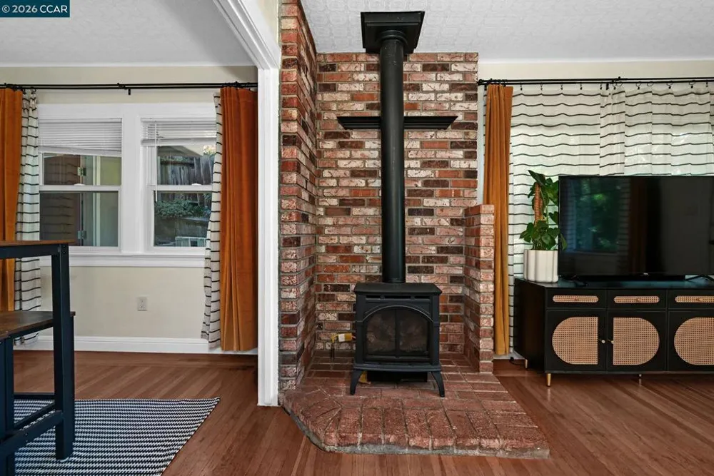425 Bay St Crockett, CA 94525