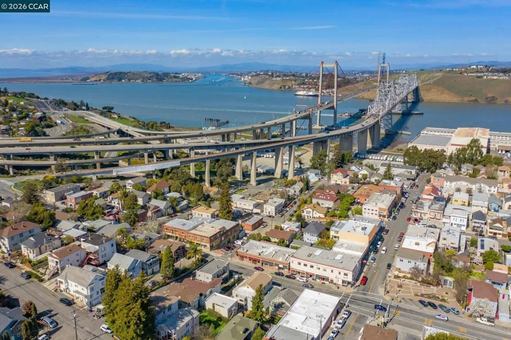 425 Bay St Crockett, CA 94525
