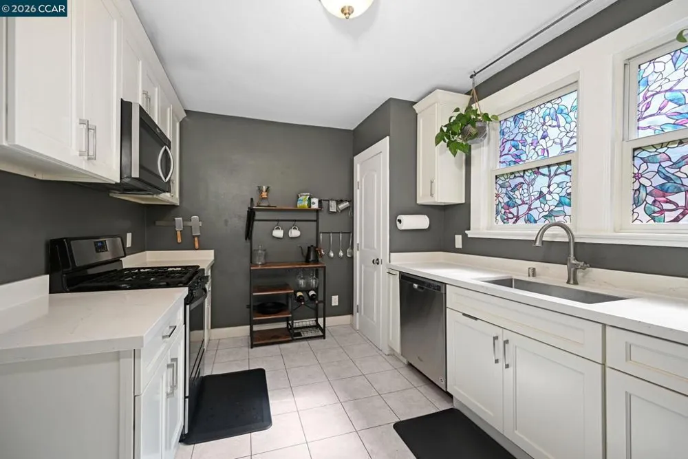 425 Bay St Crockett, CA 94525