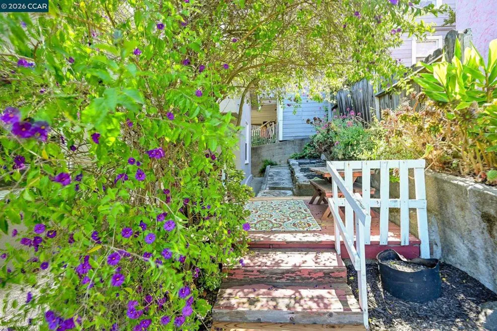 425 Bay St Crockett, CA 94525