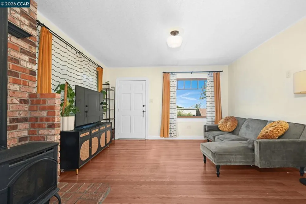 425 Bay St Crockett, CA 94525