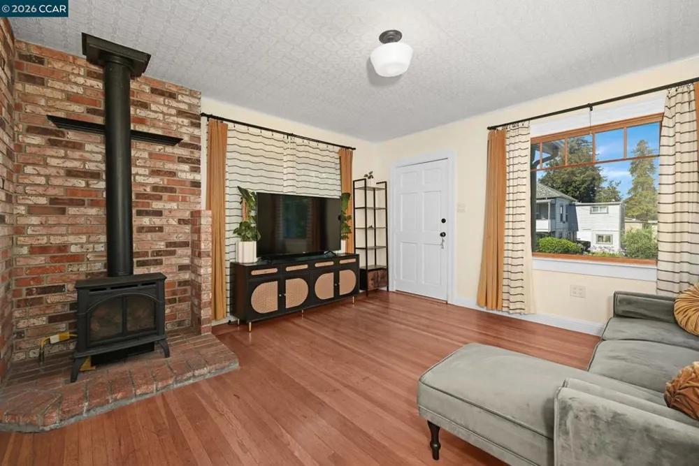 425 Bay St Crockett, CA 94525