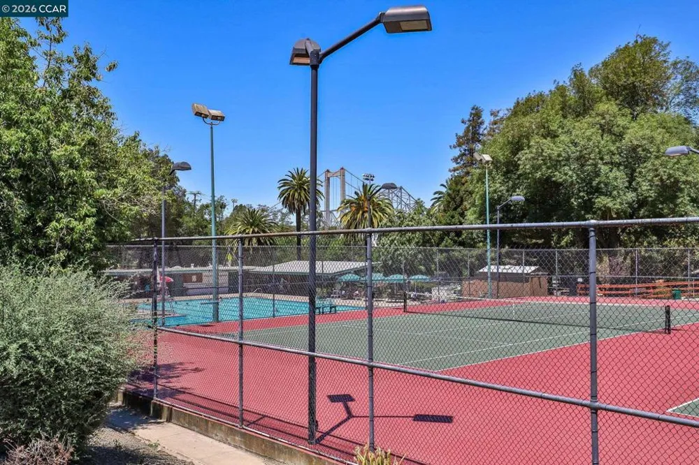 425 Bay St Crockett, CA 94525