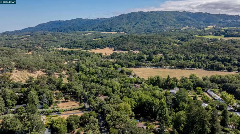 2531 Warm Springs Rd Glen Ellen, CA 95442