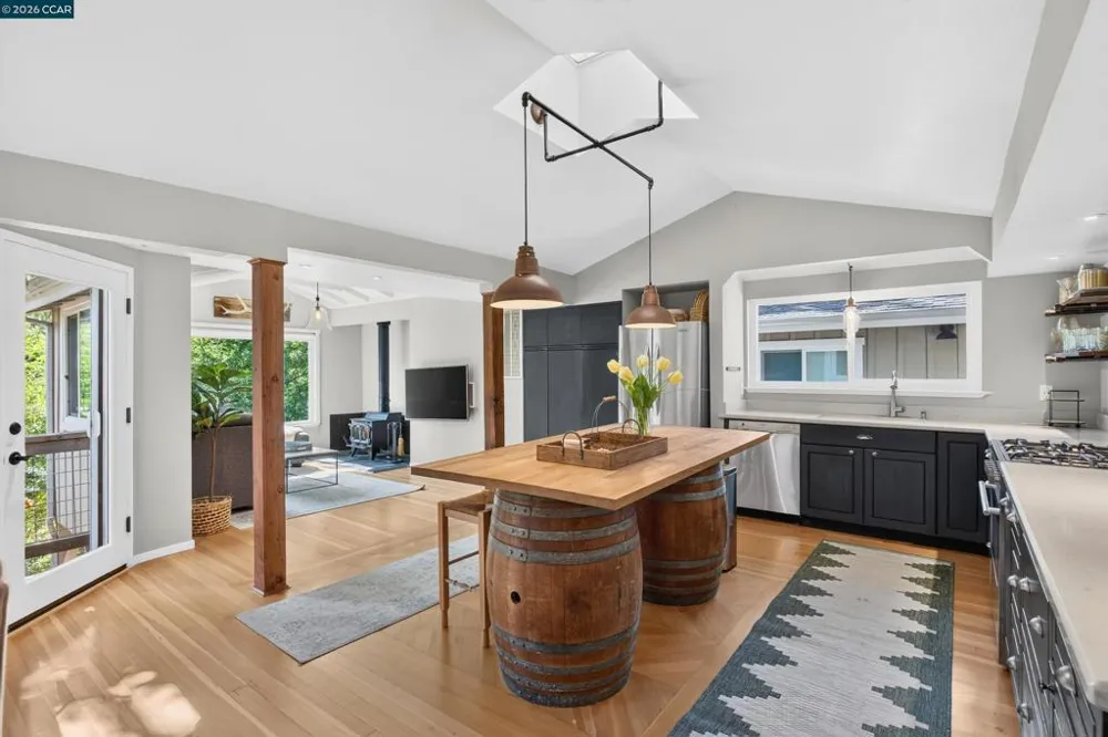 2531 Warm Springs Rd Glen Ellen, CA 95442