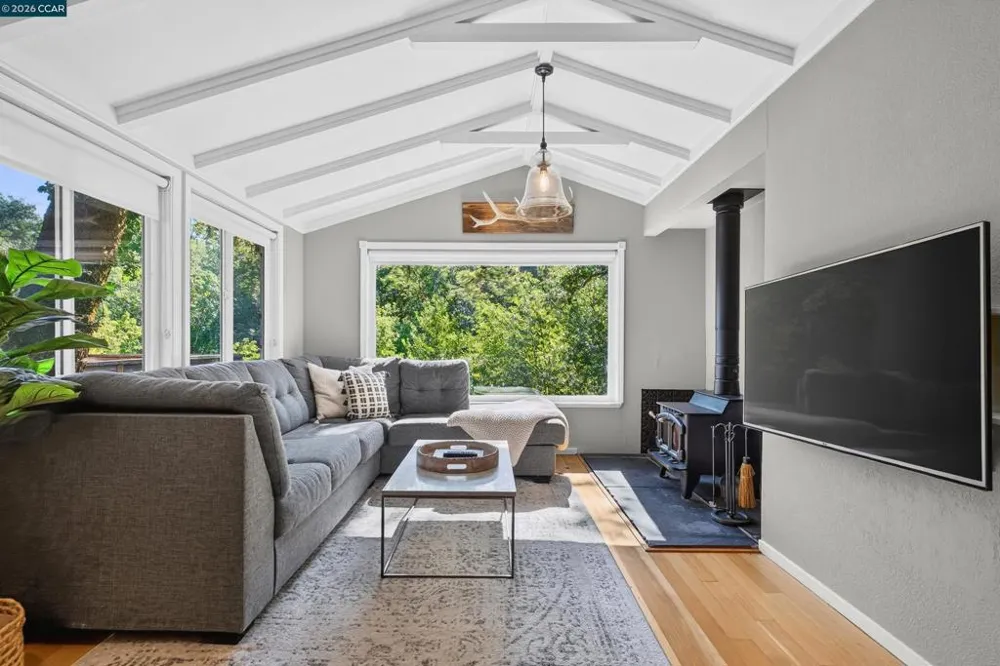 2531 Warm Springs Rd Glen Ellen, CA 95442