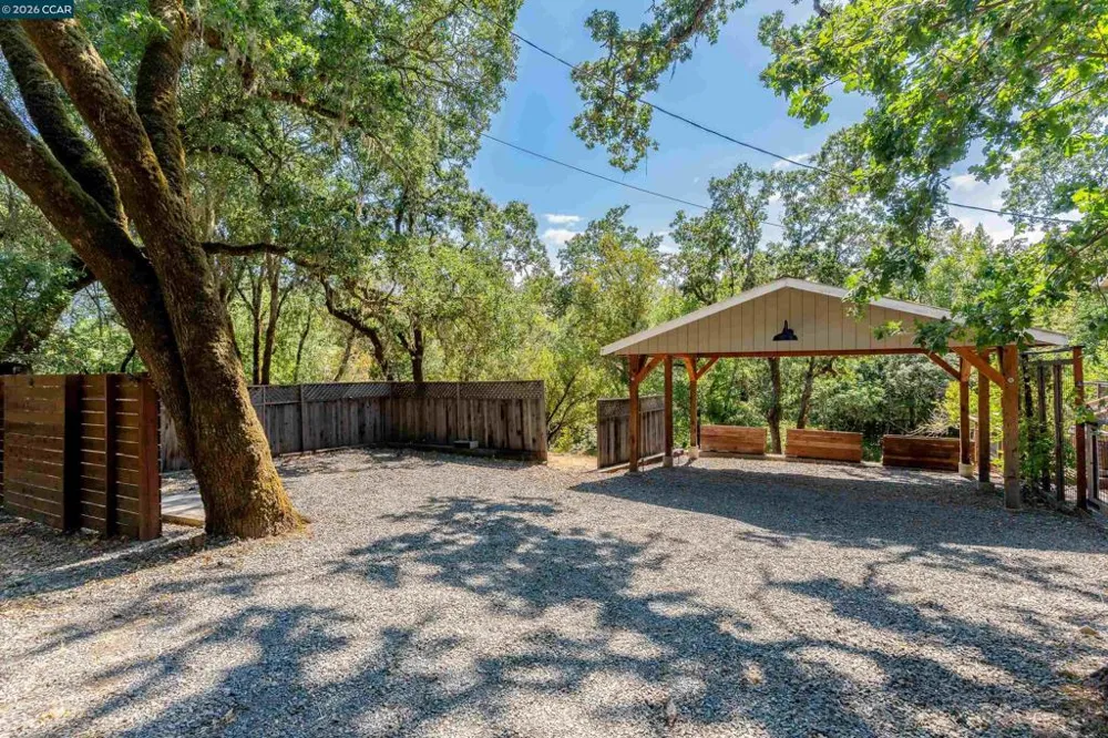 2531 Warm Springs Rd Glen Ellen, CA 95442