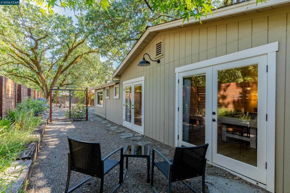 2531 Warm Springs Rd Glen Ellen, CA 95442