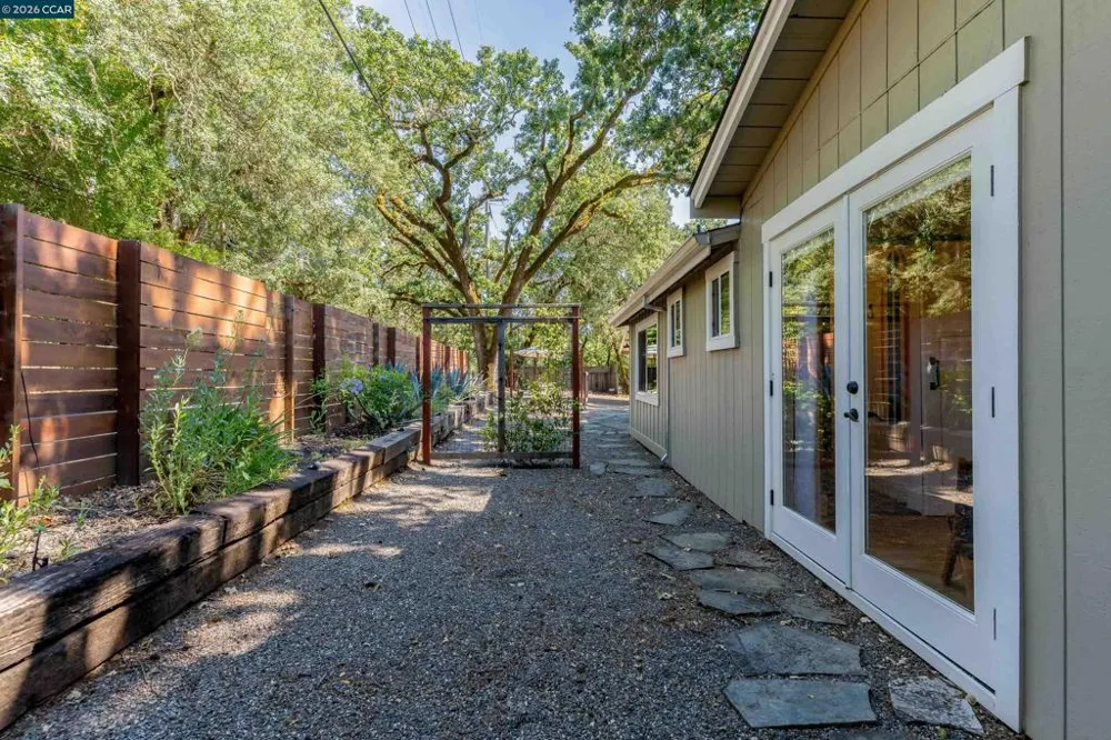 2531 Warm Springs Rd Glen Ellen, CA 95442