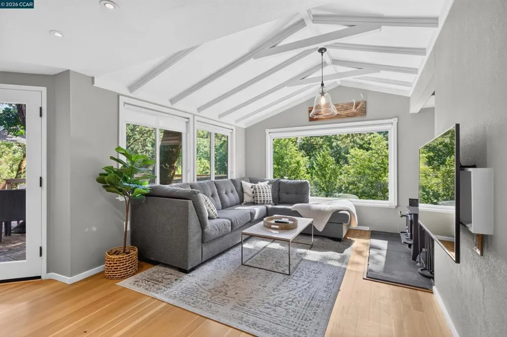 2531 Warm Springs Rd Glen Ellen, CA 95442