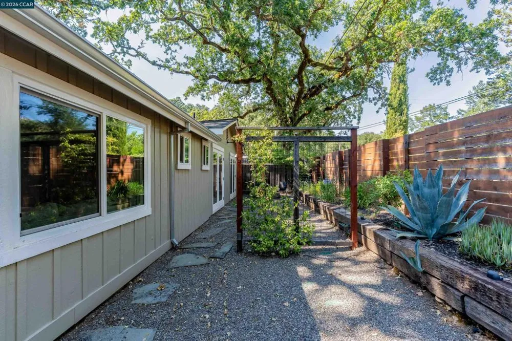 2531 Warm Springs Rd Glen Ellen, CA 95442