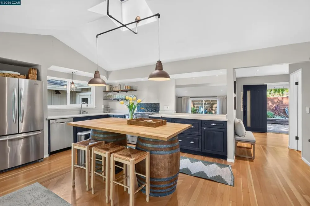 2531 Warm Springs Rd Glen Ellen, CA 95442