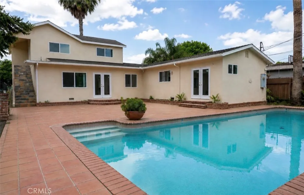 8412 Noble North Hills, CA 91343