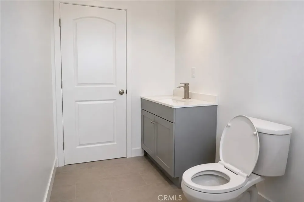 8412 Noble North Hills, CA 91343