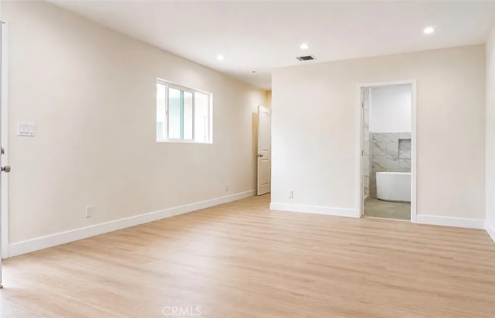 8412 Noble North Hills, CA 91343