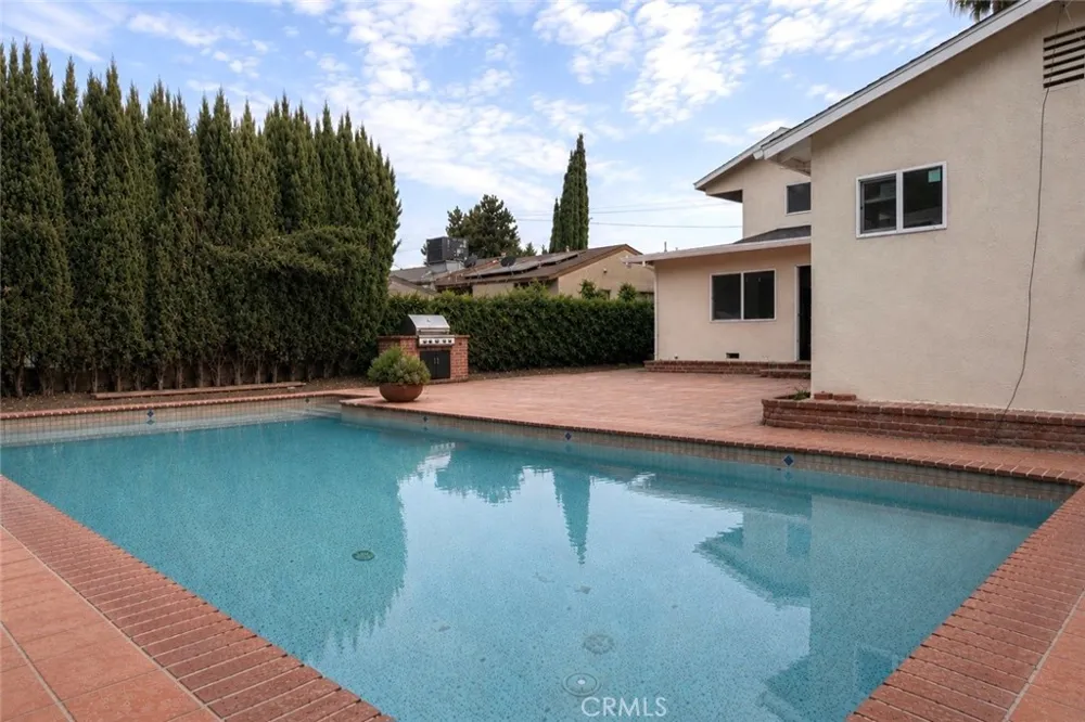 8412 Noble North Hills, CA 91343