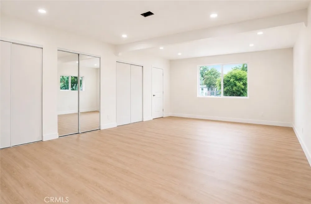 8412 Noble North Hills, CA 91343