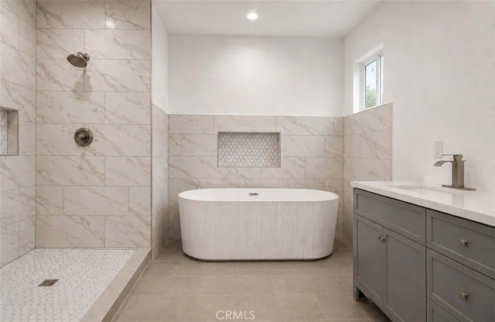 8412 Noble North Hills, CA 91343