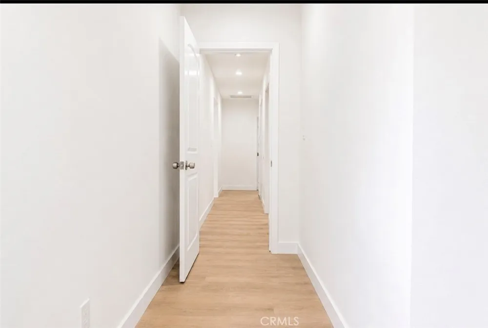 8412 Noble North Hills, CA 91343