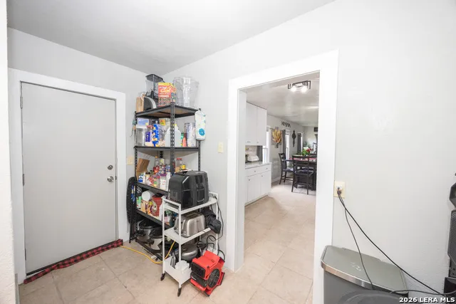 523B Rossville Devine, TX 78016