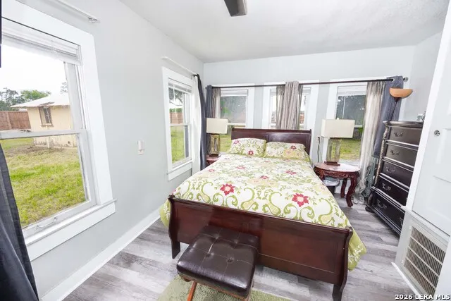 523B Rossville Devine, TX 78016